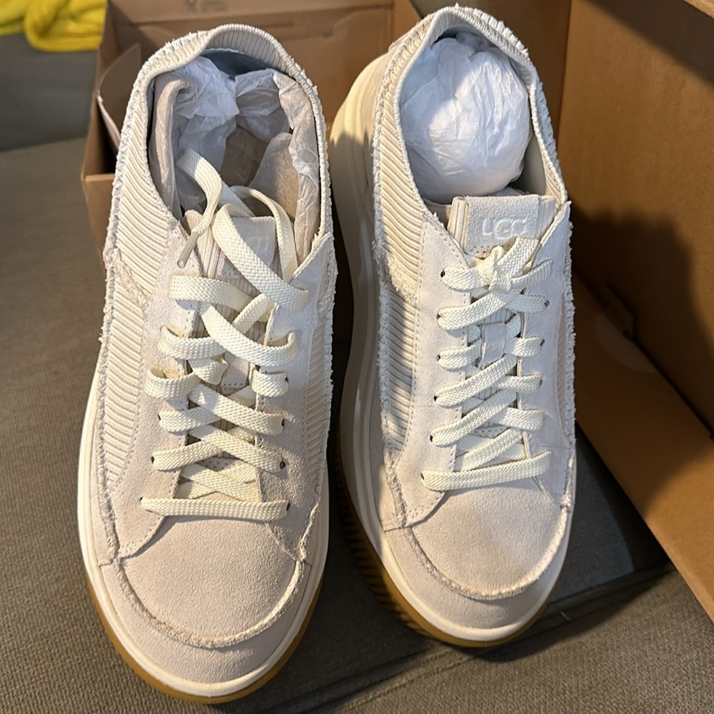 New UGG®
Women's EZ-Duzzit Lace-Up Platform Sneakers